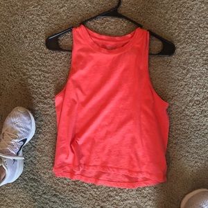 Athleta flowy crop tank !